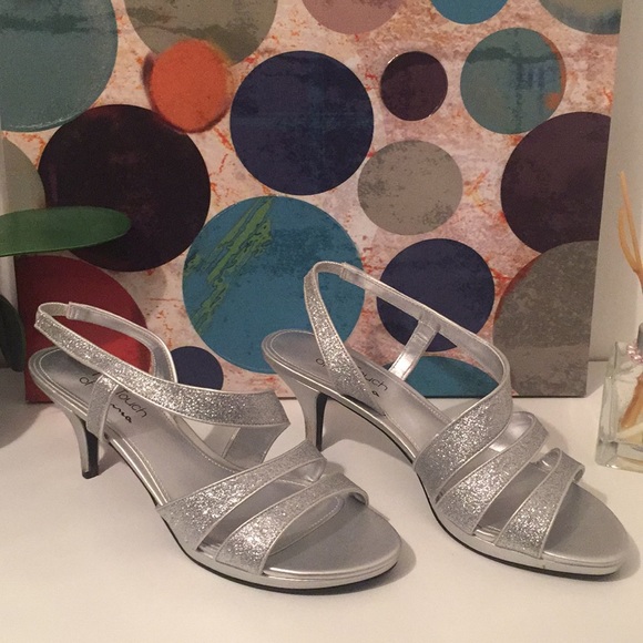 Heels - Picture 2 of 3